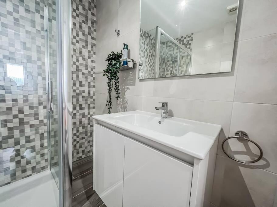 Modern 2 Bed Apartment With Pool In Frigiliana Exterior foto